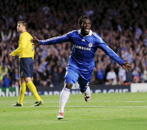 7일(한국시간) 영국 런던 스탬퍼드 브리지에서 열린 첼시와 바르셀로나의 2008-2009 UEFA 챔피언스리그 준결승 2차전 원정경기에서 전반 8분 선취골을 터뜨린 첼시의 에시엔이 환호하고 있다. 