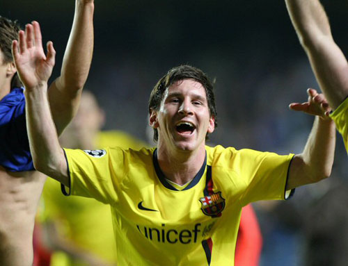 7일(한국시간) 영국 런던 스탬퍼드 브리지에서 열린 첼시와 바르셀로나의 2008-2009 UEFA 챔피언스리그 준결승 2차전 원정경기에서 무승부로 결승 진출이 확정되자 메시가 환호하고 있다. 