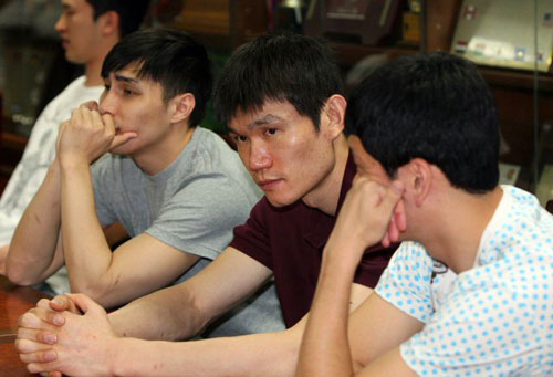 6월10일부터 14일까지 일본 나고야에서 열리는 동아시아남자농구선수권대회에 출전할 국가대표 명단이 확정된 가운데 13일 오전 송파구 오륜동 대한농구협회 회의실에서 열린 대표팀 소집 상견례에서 선수들이 상견례가 시작되기를 기다리고 있다. 