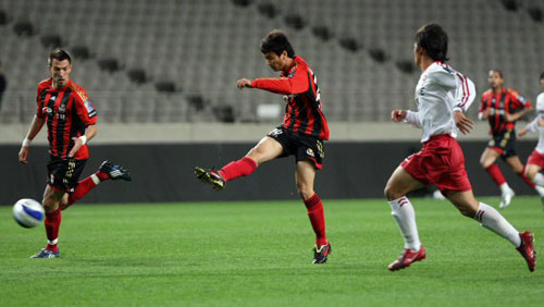 13일 서울 상암 월드컵경기장에서 열린 2009 하나은행 FA컵 32강 FC서울-김해시청 경기, 서울 고명진이 슛을 하고 있다. 