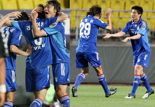 13일 수원월드컵경기장에서 열린 2009 하나은행 FA컵 수원 삼성-노원 험멜 경기,  수원의 중국 출신 수비수 리웨이펑이 헤딩 결승골을 넣은 후 팀 동료들과 함께 기뻐하고 있다. 