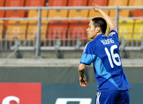 19일 수원월드컵경기장에서 벌어진 아시아축구연맹(AFC) 챔피언스리그 조별리그 G조 최종전 싱가포르 국군팀과 수원 삼성의 경기에서 수원 삼성 배기종이 첫 골을 넣은 다음 기뻐하고 있다. 