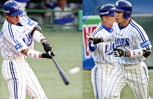  29일 대구구장에서 열린 2009 프로야구 삼성 라이온즈-SK 와이번스 경기, 삼성 강봉규가 1회말 2사 후 1점 홈런을 친 후 3루 코치와 하이파이브를 하고 있다. 