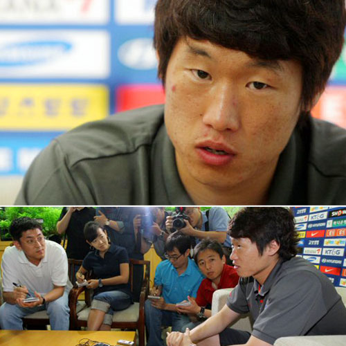 박지성이 14일 경기도 파주NFC에서 축구 대표팀 훈련을 마친 뒤 가진 미디어데이 행사에서 취재진의 질문에 답하고 있다. 박지성은 14일 파주NFC에서 가진 기자간담회를 통해 “2010년이 마지막 월드컵이 될 것 같다”며 “2014년 월드컵까지 체력이 허용해주지 않을 것 같다"고 밝혔다. 