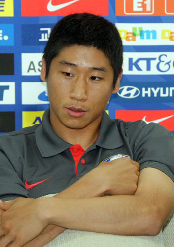  이근호가 14일 경기도 파주NFC에서 축구 대표팀 훈련을 마친 뒤 가진 미디어데이 행사에서 취재진의 질문에 답하고 있다. 