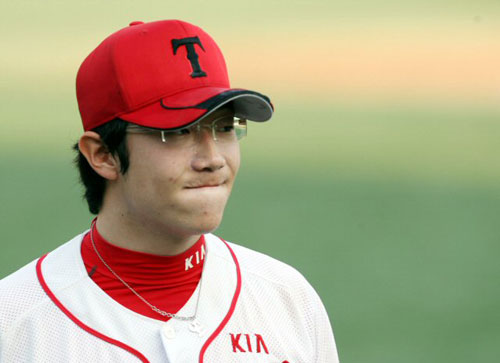 14일 광주 무등경기장에서 벌어진 2009 프로야구 KIA 타이거즈와 한화 이글스의 경기에서 3회초 2실점한 KIA 선발투수 양현종이 난감한 표정을 짓고 있다. 