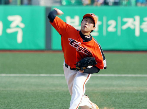 14일 광주 무등경기장에서 벌어진 2009 프로야구 KIA 타이거즈와 한화 이글스의 경기에서 한화 선발투수 김혁민이 역투하고 있다. 