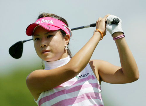 10일(한국시간) 미국 펜실베니아주 베슬리햄 사우컨밸리 골프장에서 열린 2009 US 여자오픈에서 박희영이 12번 홀 티샷을 한 뒤 공의 궤적을 바라보고 있다. 