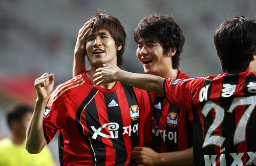 12일 서울 상암 월드컵경기장에서 열린 프로축구 K-리그 FC서울과 인천의 경기 첫 골을 성공시킨 서울 정조국이 골 세리머니를 펼치고 있다. 