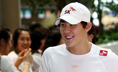 박태환이 로마에서 열리는 2009 세계수영선수권대회 참가를 위해 17일 오후 인천공항을 통해 출국했다. 박태환은 자유형 200ｍ, 400ｍ, 1,500ｍ 세 종목에 출전한다. 