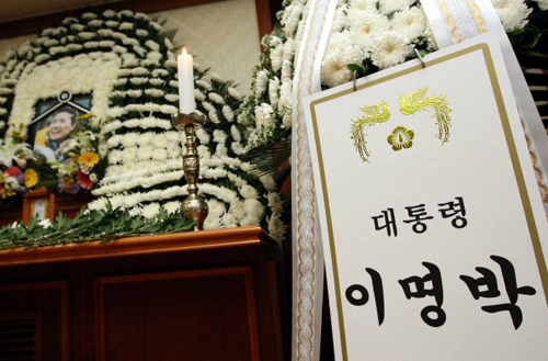  히말라야 낭가파르밧(8천126ｍ)에서 실족해 숨진 여성산악인 故 고미영씨의 분향소가 17일 서울 국립의료원에 차려졌다. 이명박 대통령은 조화를 보내 고인의 죽음을 위로했다.
 