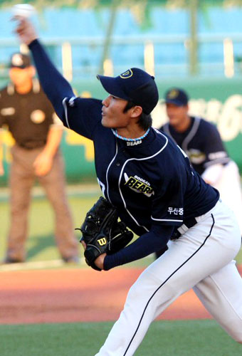 29일 오후 대전 한밭야구장에서 열린 2009 프로야구 한화와 두산의 경기에서 두산 선발투수 홍상삼이 역투하고 있다. 