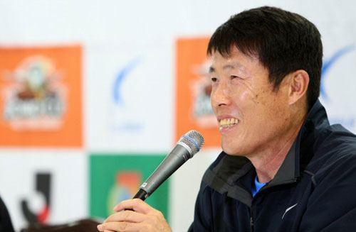 7일 인천 문학경기장에서 열린 조모컵 2009 한일프로축구 올스타전 한국팀 기자회견에서 차범근 감독이 경기를 앞두고 소감을 말하고 있다. 