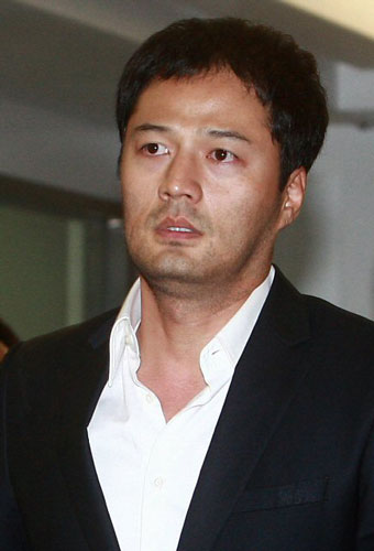 1일 오후 배우 故 장진영의 빈소가 마련된 풍납동 현대아산병원에 배우 김성민이 조문을 위해 들어서고 있다. 