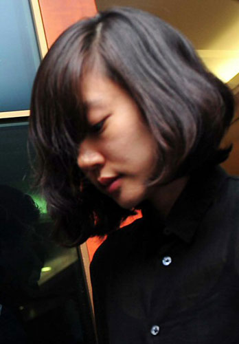 1일 오후 배우 故 장진영의 빈소가 마련된 풍납동 현대아산병원에 배우 임수정이 조문을 위해 들어서고 있다. 