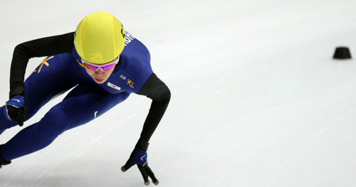 24일 오후 서울 목동아이스링크에서 열린 2009/2010 국제빙상경기연맹(ISU) 쇼트트랙 월드컵 2차대회 여자 500ｍ 예비예선 경기에서 조해리가 힘차게 트랙을 돌고 있다. 