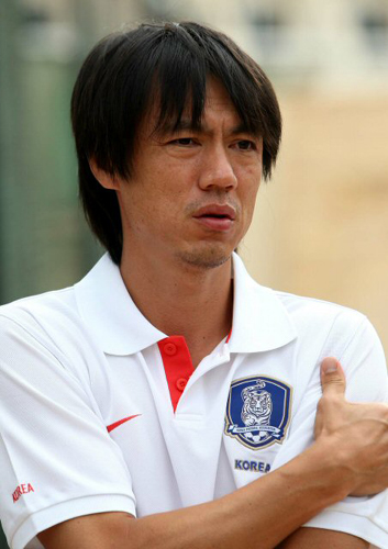 U-20축구대표팀 홍명보 감독이 6일 오후(현지시각) 이집트 카이로 JW 메리어트호텔 숙소 내 풋살구장에서 취재진과 8강전을 대비한 인터뷰하고 있다. 