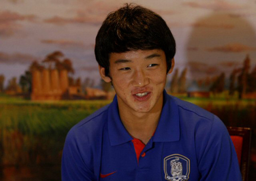 U-20 축구대표팀 중 3골로 가장 많은 골을 넣은 김민우가 10일 오후(현지시각) 이집트 수에즈 스탈레 디 마레 숙소에서 취재진과 결산인터뷰를 통해 "더 열심히 해서 빅리그에 가고 싶다"고 말하고 있다. 
 