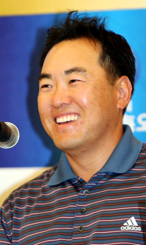 위창수가 13일 오전 서울 논현동 임페리얼 팰리스 호텔에서 열린 제25회 신한동해오픈 기자회견에서 취재진 질문에 답하고 있다. 위창수는 양용은, 최경주 등과 함께 오는 15~18일 경기도 용인의 레이크사이드CC에서 열리는 신한동해오픈에 참가하게 된다. 