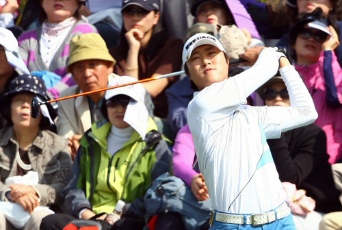 15일 경기도 용인 레이크사이드C.C에서 열린 신한동해오픈 1라운드에서 이승호가 1번홀 티샷을 하고 있다. 