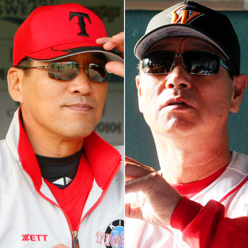  23일 오후 송파구 잠실야구장을 찾은 시민들이 한국시리즈 6차전 기아 타이거즈-SK 와이번스 경기 관람을 위해 티켓을 구입하고 있다. 