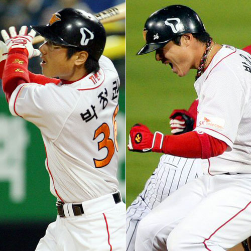 23일 오후 서울 잠실야구장에서 열린 2009 한국시리즈 6차전 기아와 SK의 경기 1회말과 3회말 안타를 기록한 SK박정권과 박재상이 기뻐하고 있다. 