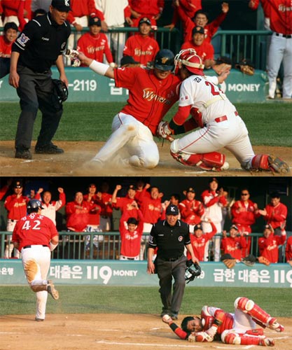 24일 서울 잠실구장에서 열린 2009 프로야구 한국시리즈 7차전 기아 타이거즈-SK 와이번스 경기, SK 정상호가 6회초 박재상의 2루타 때 기아 포수 김상훈의 태그에 앞서 득점에 성공하고 있다. 