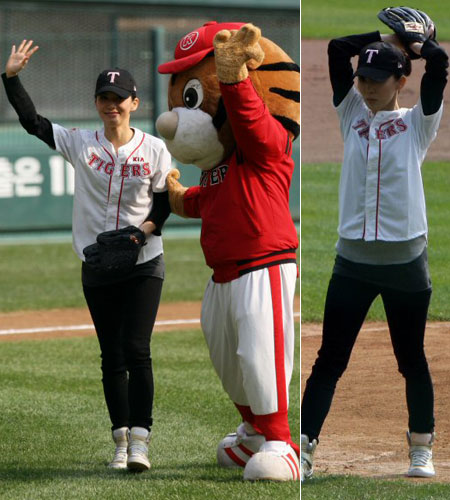 24일 서울 잠실구장에서 열린 2009 프로야구 한국시리즈 7차전 기아 타이거즈-SK 와이번스 경기 전, 배우 이보영이 시구를 하고 있다. 