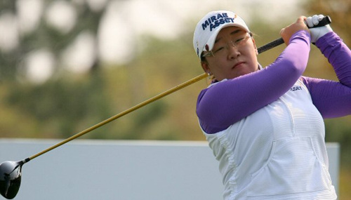 한국여자골프의 지존 신지애가 29일 인천 영종도 스카이72 바다코스에서 열린 LPGA 투어 하나은행-코오롱챔피언십 프로암대회 10번 홀에서 호쾌한 티샷을 하고 있다. 