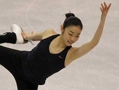 14일(한국시간) 미국 뉴욕주 레이크플래시드 ‘1980 링크’에서 김연아가 여자싱글 공식 훈련에 나서 조지 거쉰 작곡의 ‘피아노 협주곡 F장조’에 맞춰 프리스케이팅 프로그램을 점검하고 있다. 