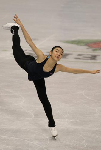 14일(한국시간) 미국 뉴욕주 레이크플래시드 ‘1980 링크’에서 김연아가 여자싱글 공식 훈련에 나서 조지 거쉰 작곡의 ‘피아노 협주곡 F장조’에 맞춰 프리스케이팅 프로그램을 점검하고 있다. 