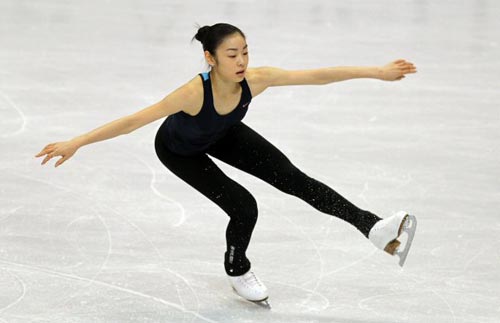 14일(한국시간) 미국 뉴욕주 레이크플래시드 ‘1980 링크’에서 김연아가 여자싱글 공식 훈련에 나서 조지 거쉰 작곡의 ‘피아노 협주곡 F장조’에 맞춰 프리스케이팅 프로그램을 점검하고 있다. 