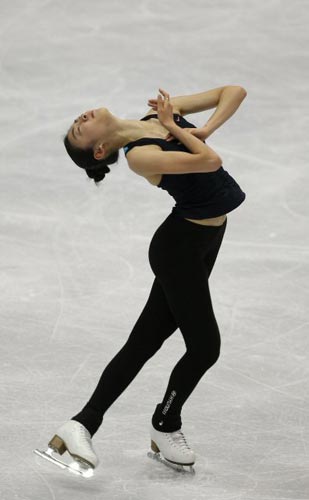 14일(한국시간) 미국 뉴욕주 레이크플래시드 ‘1980 링크’에서 김연아가 여자싱글 공식 훈련에 나서 조지 거쉰 작곡의 ‘피아노 협주곡 F장조’에 맞춰 프리스케이팅 프로그램을 점검하고 있다. 