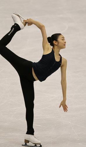 14일(한국시간) 미국 뉴욕주 레이크플래시드 ‘1980 링크’에서 김연아가 여자싱글 공식 훈련에 나서 조지 거쉰 작곡의 ‘피아노 협주곡 F장조’에 맞춰 프리스케이팅 프로그램을 점검하고 있다. 